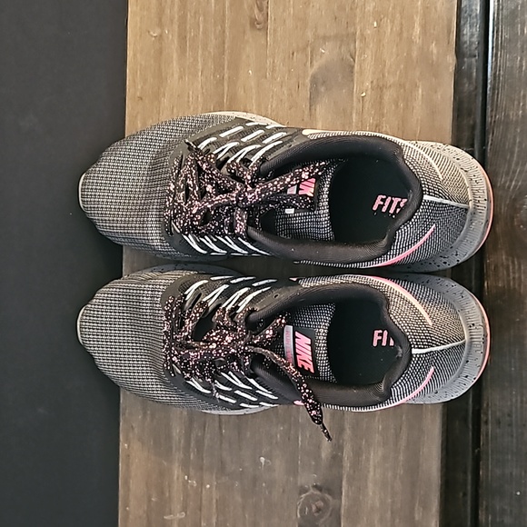 EUC Nike Run Swift W11 Black/Gray/Pink - Picture 5 of 9